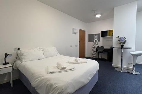 Studio to rent, Broadgate, Coventry