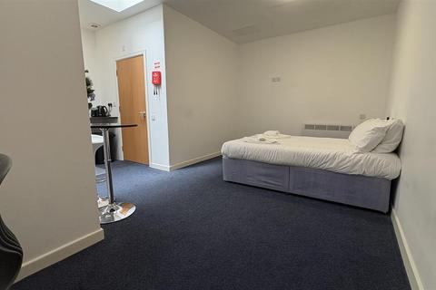 Studio to rent, Broadgate, Coventry