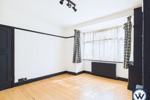 1 bedroom ground floor flat for sale, Silverdale Gardens, Hayes, UB3 3LN