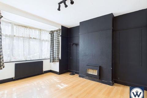 1 bedroom ground floor flat for sale, Silverdale Gardens, Hayes, UB3 3LN