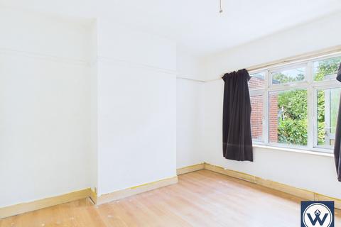 1 bedroom ground floor flat for sale, Silverdale Gardens, Hayes, UB3 3LN