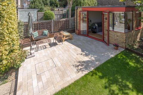 90 Moffat Road, Thornton Heath, CR7 8PW