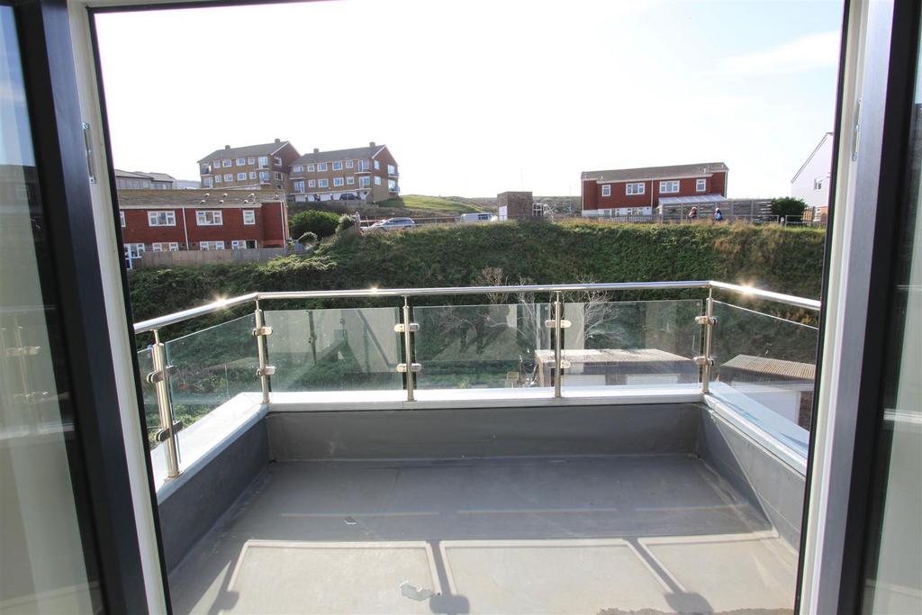 Flat 6 22 Bannings balcony 1.jpg
