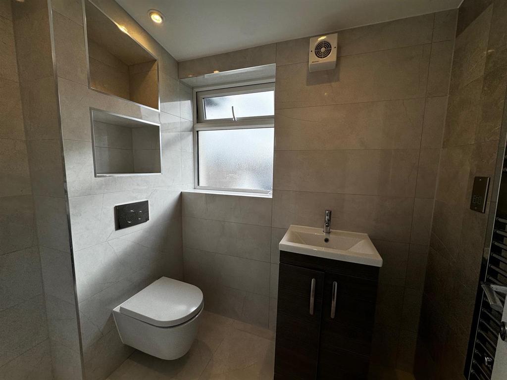 Bathroom - 1.jpg