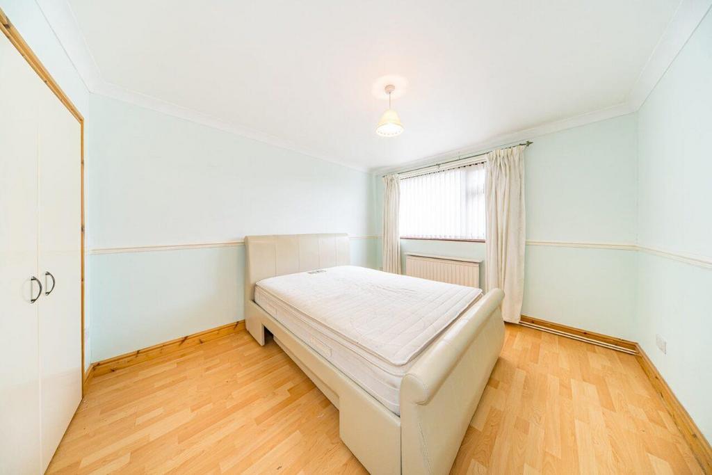 107 Old Lane bedroom 2.jpg
