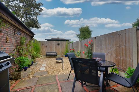 6 Engalee, East Grinstead, RH19 1FE