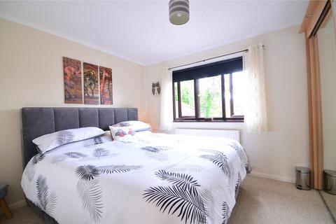 6 Engalee, East Grinstead, RH19 1FE