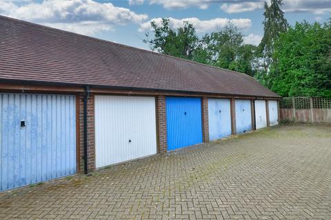6 Engalee, East Grinstead, RH19 1FE