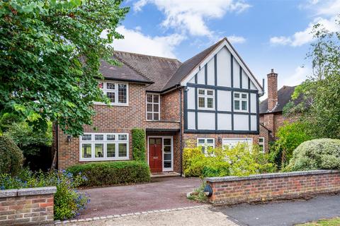18 Links Road, Epsom, KT17 3PS
