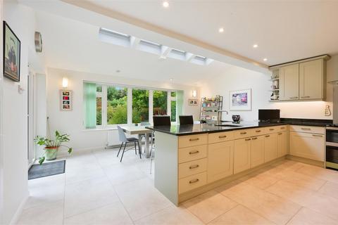 18 Links Road, Epsom, KT17 3PS