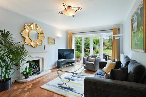 18 Links Road, Epsom, KT17 3PS