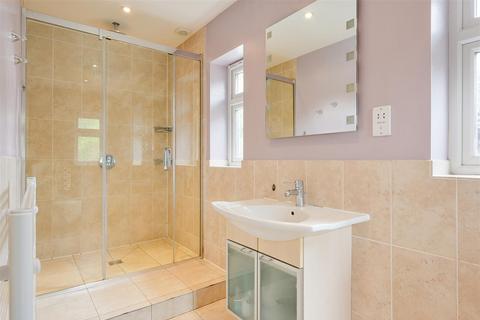 18 Links Road, Epsom, KT17 3PS