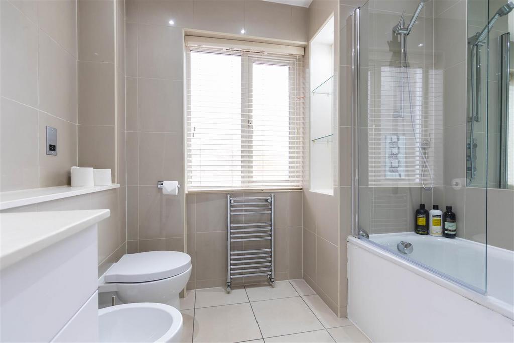 En-suite 3.jpg