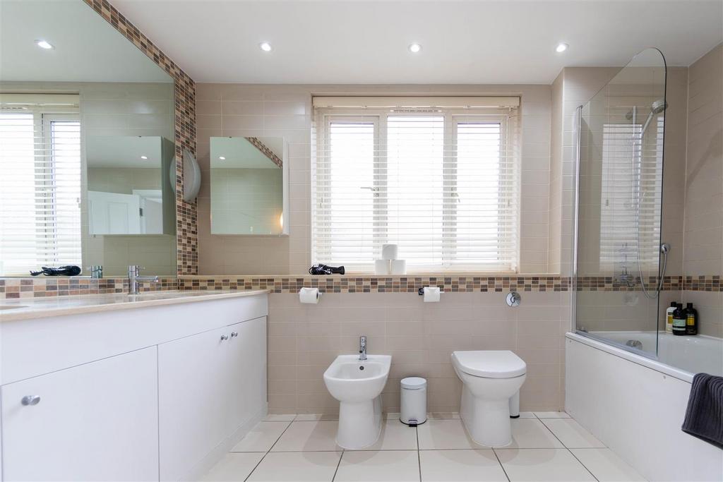 En-suite 2.jpg