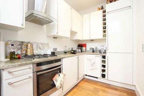 2 bedroom flat to rent, Finsbury Park Road, London N4
