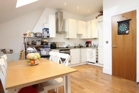 2 bedroom flat to rent, Finsbury Park Road, London N4