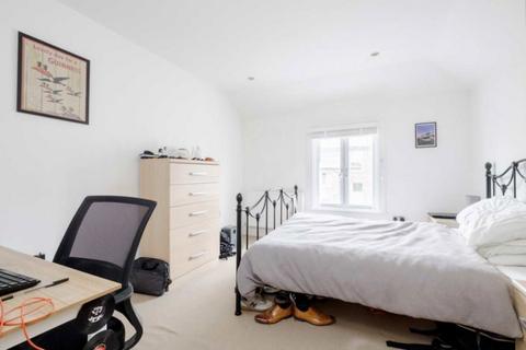 2 bedroom flat to rent, Finsbury Park Road, London N4
