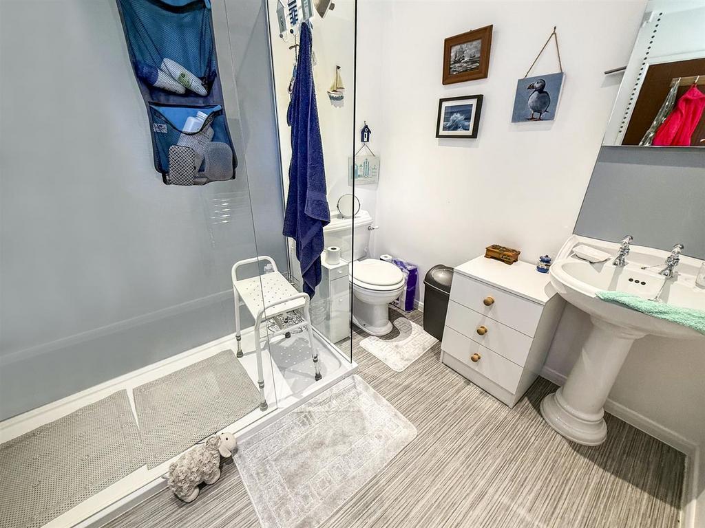 En suite Shower Room