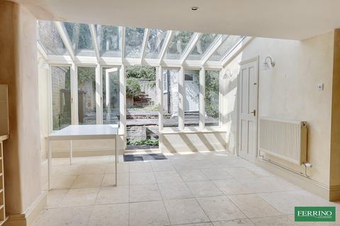 5 bedroom terraced house for sale, High Street, Newnham, Gloucestershire. GL14 1BY