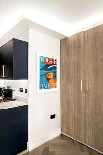Studio for sale, Nevern Place