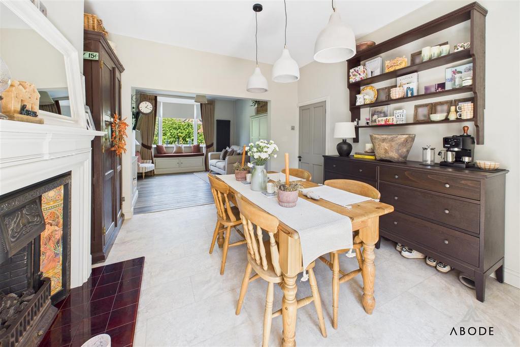 CAM04913 G0-PR0045-STILL021.jpg