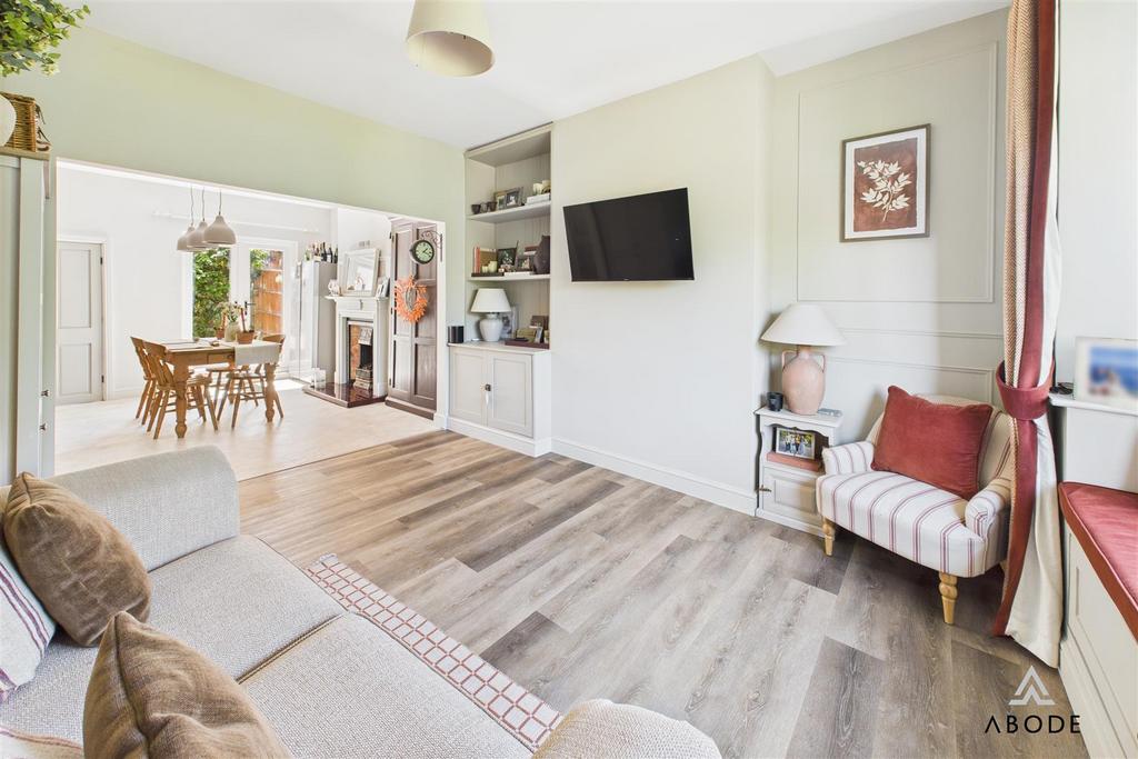 CAM04913 G0-PR0045-STILL017.jpg