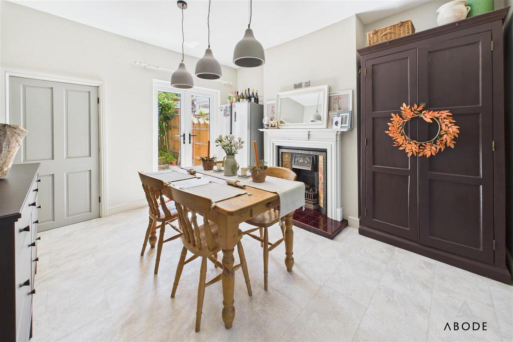 CAM04913 G0-PR0045-STILL019.jpg