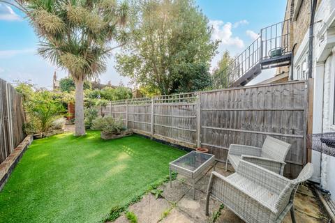 2 bedroom flat for sale, Aylmer Road, Shepherds Bush, London, W12