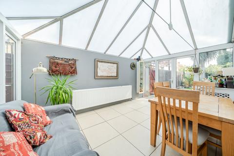 2 bedroom flat for sale, Aylmer Road, Shepherds Bush, London, W12