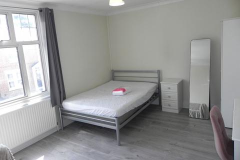 1 bedroom in a house share to rent, Rupert Road, Guildford-Room 1