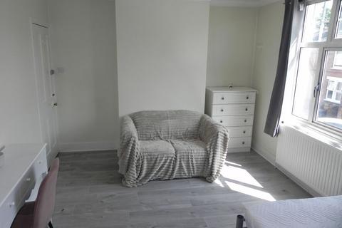 1 bedroom in a house share to rent, Rupert Road, Guildford-Room 1