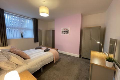 undefined, Marine Ave, Whitley Bay, *. HOLIDAY LET APARTMENT *