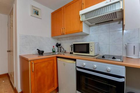 Studio to rent, West Cromwell Road, Earls Court, SW5
