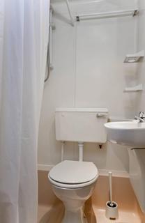 Studio to rent, West Cromwell Road, Earls Court, SW5