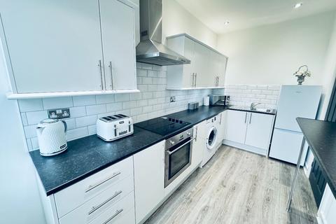 undefined, Park Ave, Whitley Bay.  NE26 1AU.  * HOLIDAY LET APARTMENT *