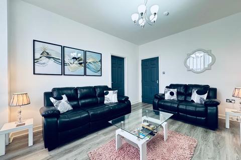 undefined, Park Ave, Whitley Bay.  NE26 1AU.  * HOLIDAY LET APARTMENT *