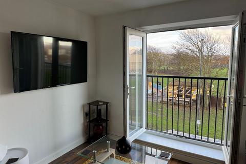 undefined, Park Avenue, Whitley Bay, NE26 1AU. * HOLIDAY LET APARTMENT *