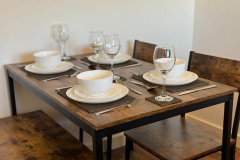 undefined, Park Avenue, Whitley Bay, NE26 1AU. * HOLIDAY LET APARTMENT *