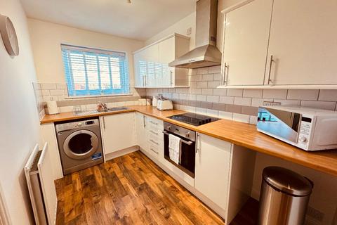 undefined, Park Avenue, Whitley Bay, NE26 1AU. * HOLIDAY LET APARTMENT *