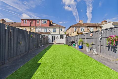3 bedroom end of terrace house for sale, Grange Road, Aveley, South Ockendon, Essex, RM15 4ER