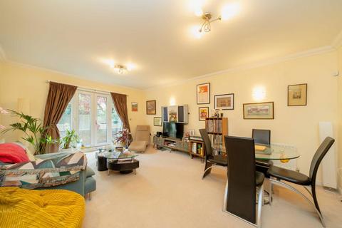 Etchingham Park Road, London N3