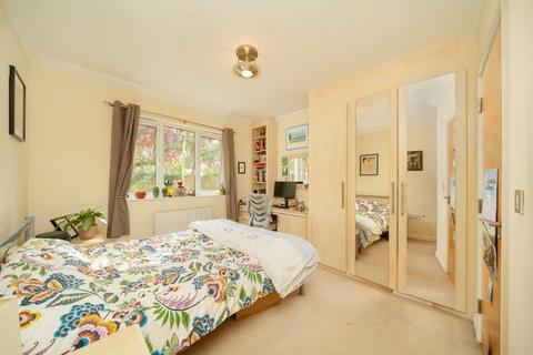 2 bedroom flat for sale, Etchingham Park Road, London N3