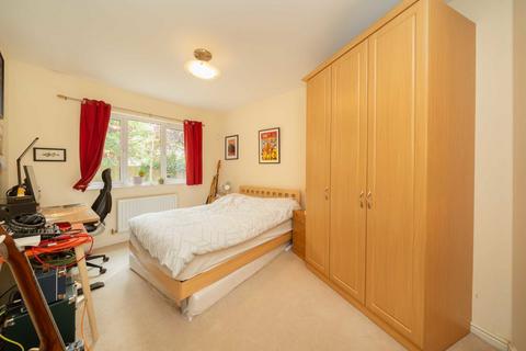 2 bedroom flat for sale, Etchingham Park Road, London N3
