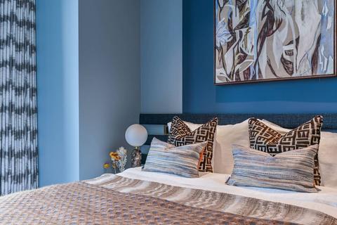 2 bedroom flat for sale, River Park Tower, Thames City, London SW8