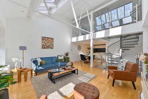 3 bedroom flat for sale, Balham Grove, Balham, London, SW12