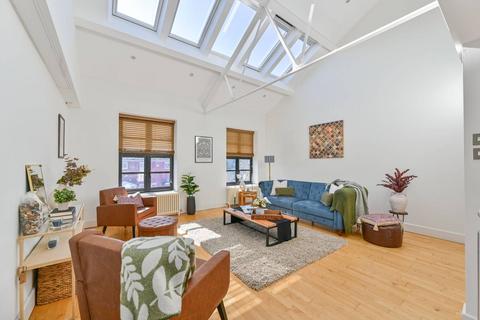3 bedroom flat for sale, Balham Grove, Balham, London, SW12