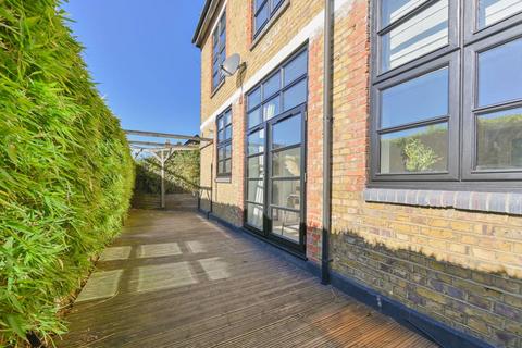 3 bedroom flat for sale, Balham Grove, Balham, London, SW12