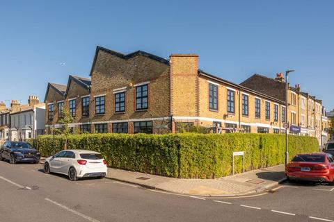 3 bedroom flat for sale, Balham Grove, Balham, London, SW12