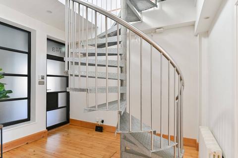 3 bedroom flat for sale, Balham Grove, Balham, London, SW12