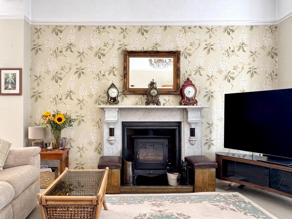 Apartment 1 - Reception Room